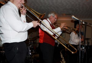 Front-line: Bob (trmb), Dave Rance (trmp) & Bernie Holden (clrn) of Bob Dwyer's Bix & Pieces  at Farnborough Jazz Club, 30jan2015.