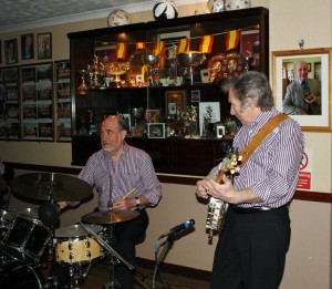 Andy Maynard (banjo) and John Meehan (drums) of Savannah Jazz Club, at Farnborough Jazz Club on 27th March 2015. Photo by Mike Witt.