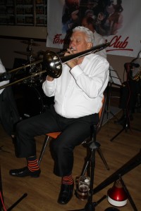 Lord_Napier Hotshots play at Farnborough Jazz Club on 16oct2015. Wot about those fab socks of Mike Duckworth (trombone)! Photo By Mike Witt.