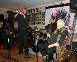 Laurie Chescoe's Reunion Band at Farnborough Jazz Club (Kent) on 4th September 2015. (LtoR) Mike Pointon (trombone), Allan 'Lord Arsenal' Bradley (trumpet), Jim Douglas (guitar/banjo), Laurie Chescoe (drums), John Lee (reeds)). Photo By Mike Witt.