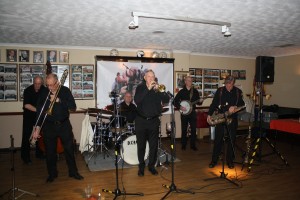 'Tony Pitt's All Stars' on a hot evening (heat-wise & jazz-wise) at Farnborough Jazz Club (Kent) on 6th May 2016. (LtoR) Andy Lawrence (d.bass), Dave Hewitt (trombone), John Ellmer (drums), Alan Gresty (trumpet), Tony Pitt (banjo) and Al Nicholls (tenor & alto saxes). Photo by Mike Witt.